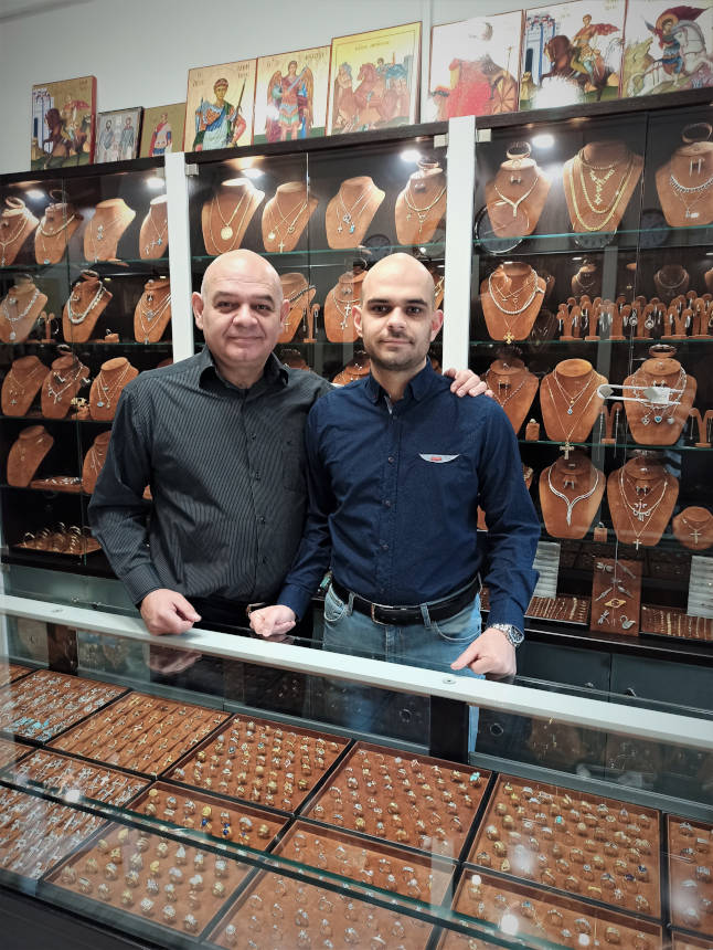 oi-anthropoi|zavrakis-kosmima