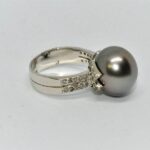 Λευκόχρυσο Δαχτυλίδι 18Κ με Μαύρο Μαργαριτάρι
